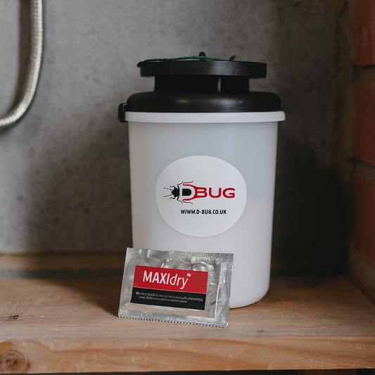 D-Bug MaxiBait sachets containing protein-based fly attractant for MaxiFly traps